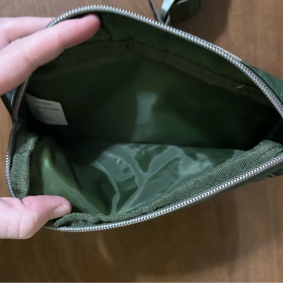 Camo fanny pack/bag  NWT - Picture 3 of 3